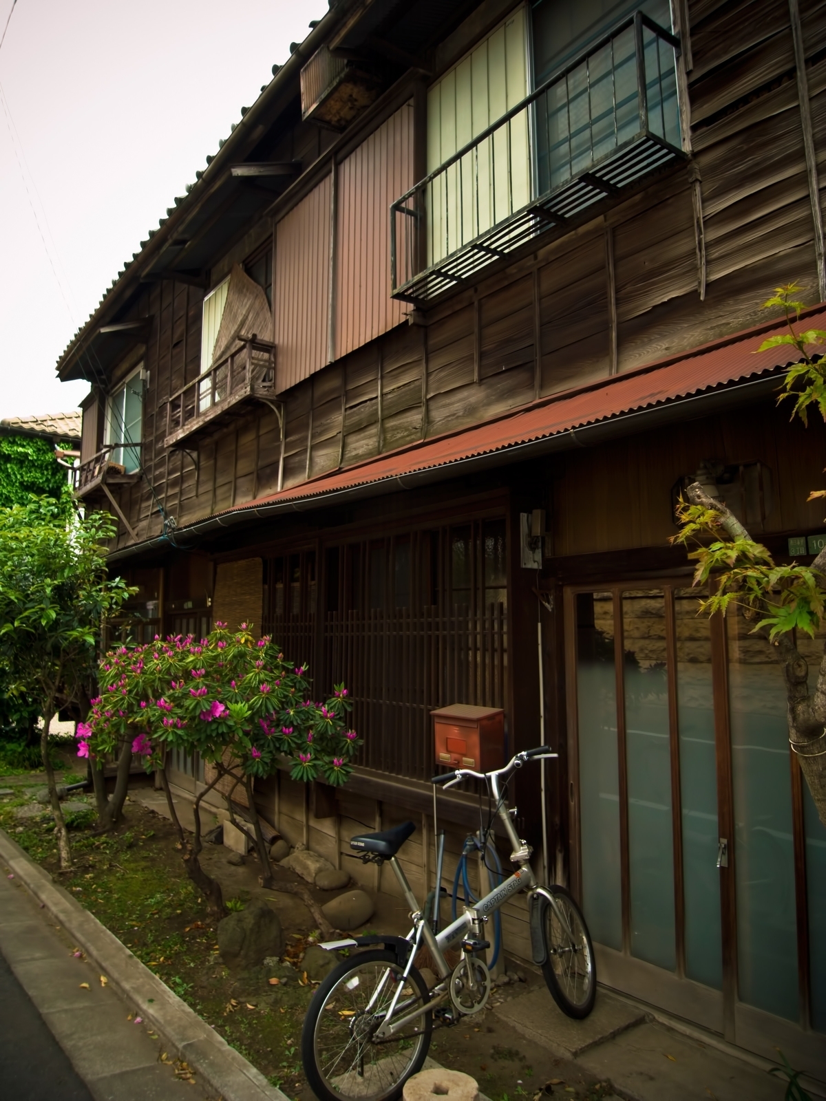 バイク駐車は考えられていない建売の一戸建て アールギャラリーでガレージ付注文住宅を建てる